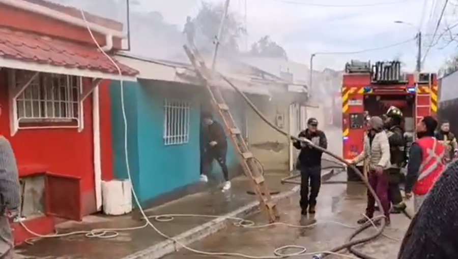 Dos viviendas con daños y siete personas afectadas dejó un incendio en la población Chile Nuevo de Quillota