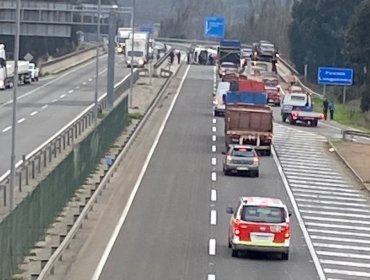 Volcamiento de camión genera suspensión de tránsito en la ruta 5 Norte en el sector de Longotoma