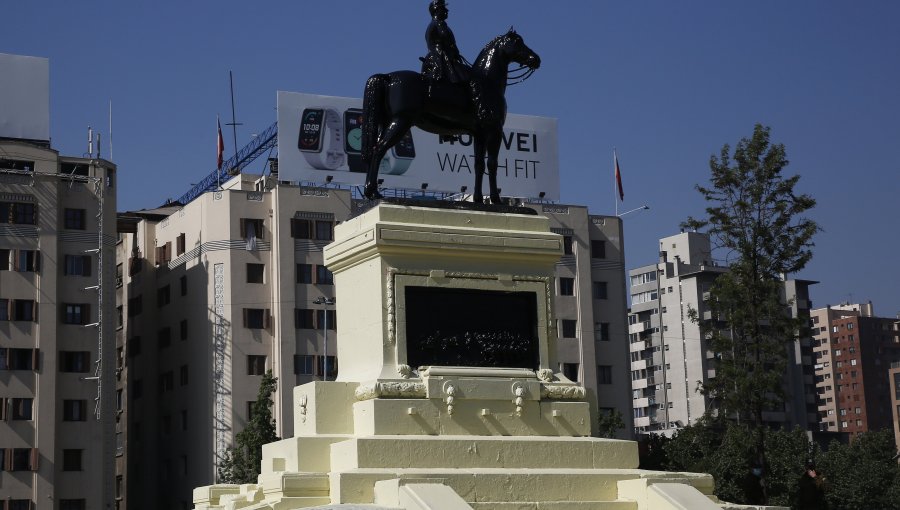 Cámara aprueba proyecto que solicita al presidente Boric gestionar retorno de la estatua del general Baquedano a plaza Italia