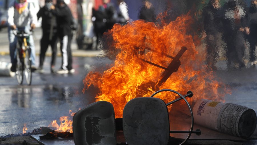 Comisión de Seguridad aprobó indicación que busca penas de cárcel a quienes porten combustibles en manifestaciones