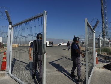 Frustran asalto a mano armada al interior del aeropuerto de Santiago: dos detenidos