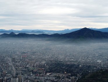 Nueva preemergencia en la Región Metropolitana: Anuncian restricción para vehículos de carga y transporte privado