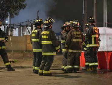 Dos personas de 89 y 90 años perdieron la vida en incendio que destruyó su casa en Pudahuel