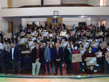 Entregan 112 computadores a estudiantes de educación básica de la provincia de San Felipe