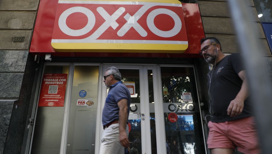 Aprueban acuerdo entre la FNE y matriz de Oxxo y Ok Market por incumplir medida de mitigación: deberán pagar $380 millones