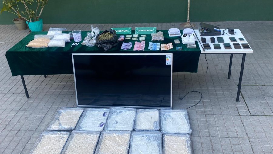 Desbaratan laboratorio clandestino de droga en el sector Bajos de Mena de Puente Alto