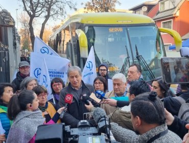 En más de 70 buses, Colegio de Profesores Metropolitano se movilizó para ser parte de marcha frente al Congreso