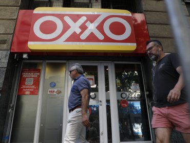 Aprueban acuerdo entre la FNE y matriz de Oxxo y Ok Market por incumplir medida de mitigación: deberán pagar $380 millones