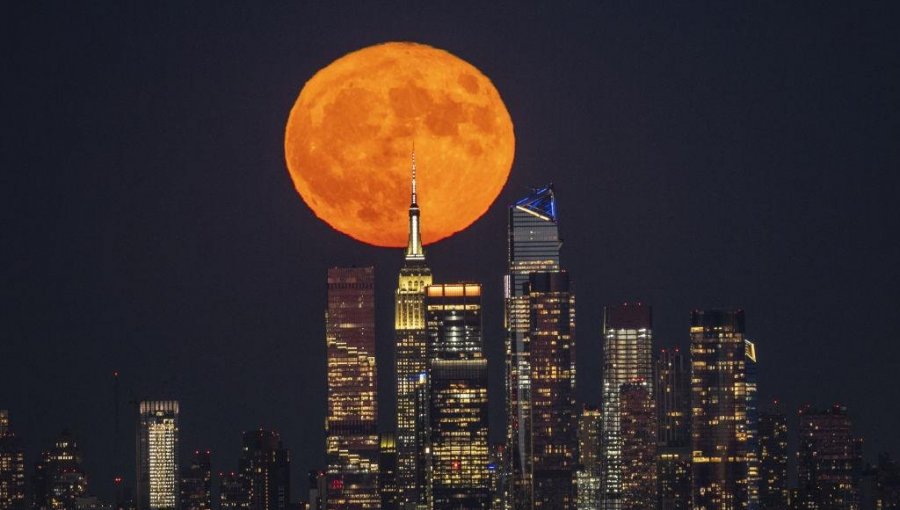 "Luna de esturión": El espectáculo en los cielos que dejó la primera superluna de agosto