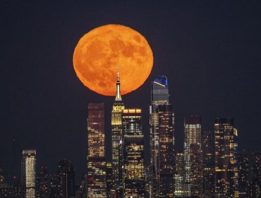 "Luna de esturión": El espectáculo en los cielos que dejó la primera superluna de agosto