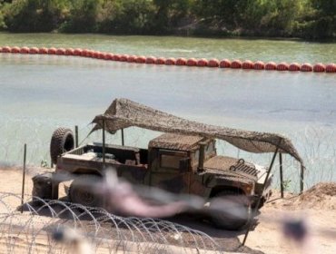 Encuentran una persona muerta atrapada en las boyas que Texas instaló en el río Bravo para frenar a migrantes