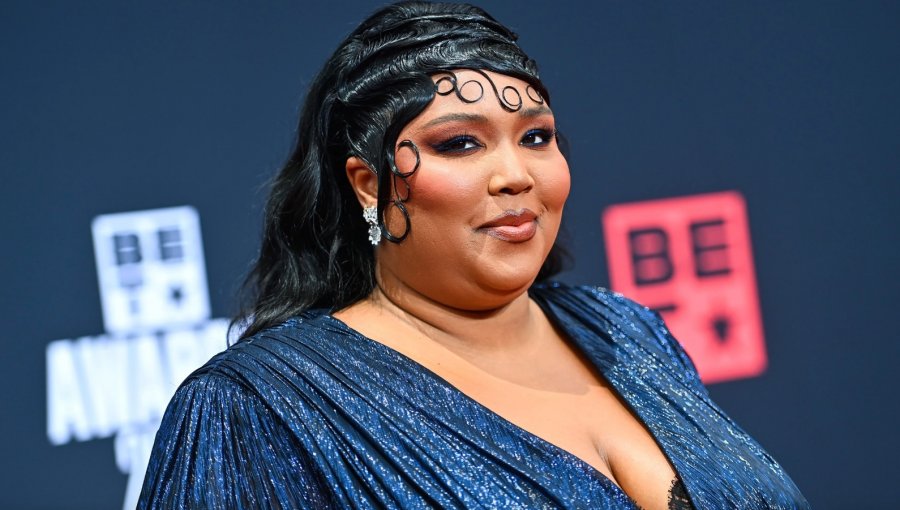 Lizzo rompe el silencio y niega acusaciones de acoso sexual y hostilidad laboral