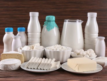 Sequía y dólar explican alzas de hasta 40% en productos lácteos en 12 meses
