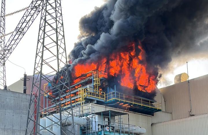 Incendio afectó a dependencias de la termoeléctrica Nehuenco en Quillota: más de 60 personas fueron evacuadas