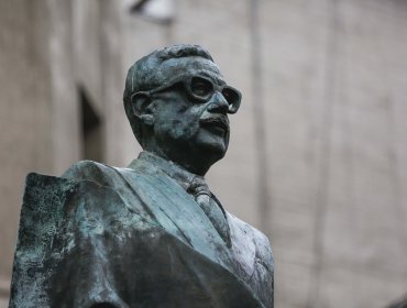 50 años del golpe de Estado: RN advierte que "es muy probable" que se resten de homenaje a Allende en la Cámara