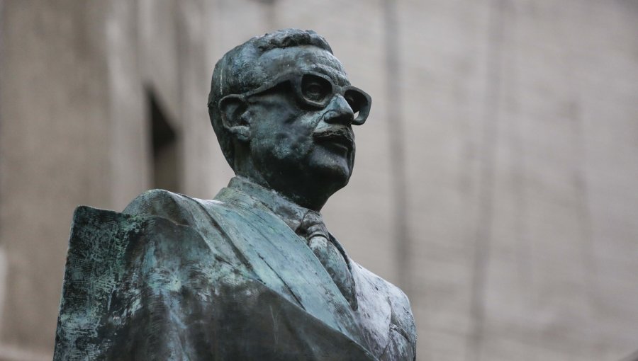 50 años del golpe de Estado: RN advierte que "es muy probable" que se resten de homenaje a Allende en la Cámara