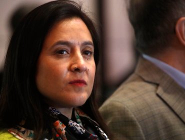Alcaldesa Daniela Peñaloza hizo un llamado a terminar con el uso de mascarillas en colegios: "Está generando un impacto negativo"
