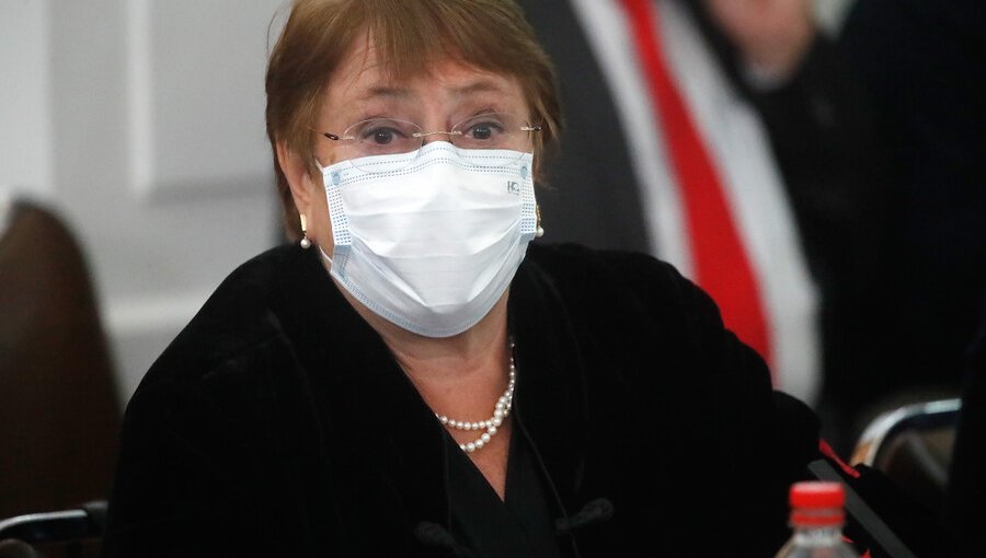 Michelle Bachelet hizo un llamado a consejeros "a sacar una Constitución que represente a todos"