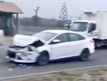 Una persona lesionada y kilométrica congestión deja colisión vehicular en Concón