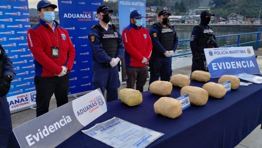 Personal de Aduana junto con la Armada incautan 8,4 kilos de marihuana en Puerto Montt