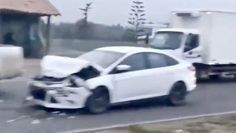 Una persona lesionada y kilométrica congestión deja colisión vehicular en Concón