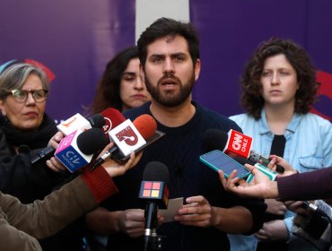 Diputado Ibáñez llama a "no amedrentarse por hombres poderosos" tras rechazo de desafuero en su contra