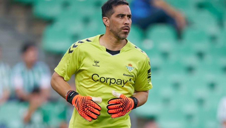 Claudio Bravo se perdería por lesión el inicio de la temporada 2023/2024 en España