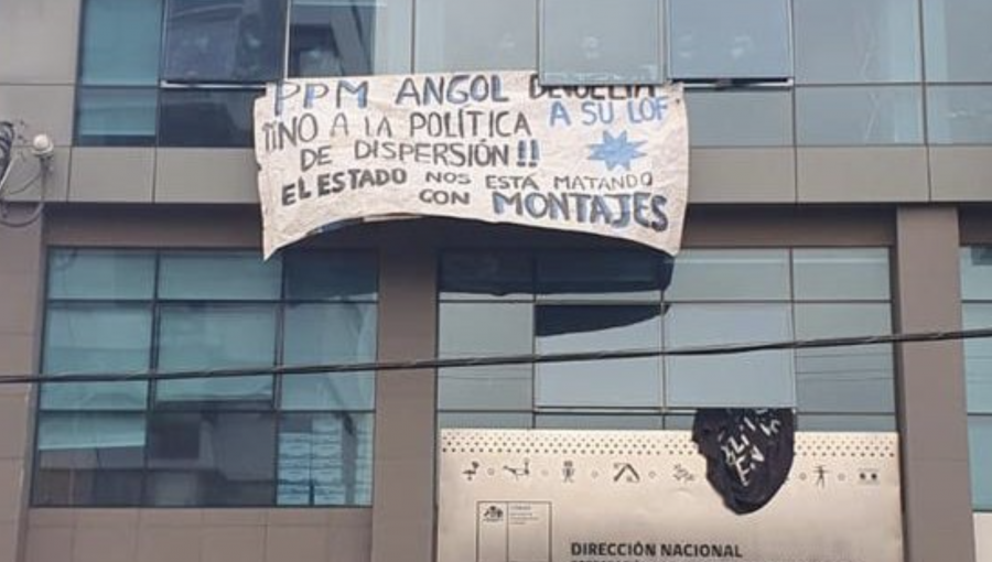 Estudiantes y comuneros se tomaron la Conadi de Temuco en apoyo a presos mapuche