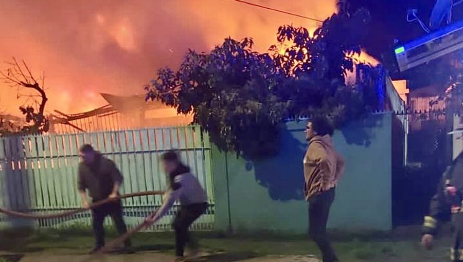 Dos personas fallecidas y una bombera lesionada deja incendio en vivienda de La Ligua