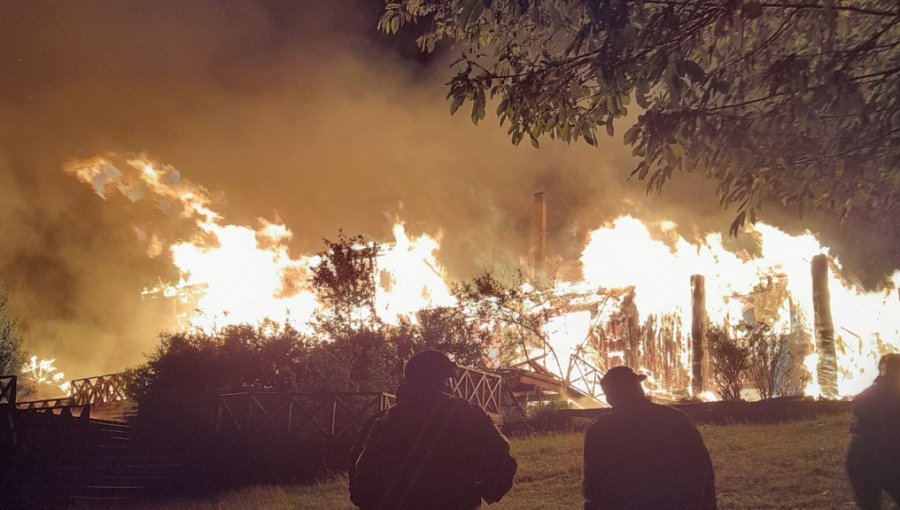 Segundo ataque incendiario del día: desconocidos quemaron dos casas en Tirúa