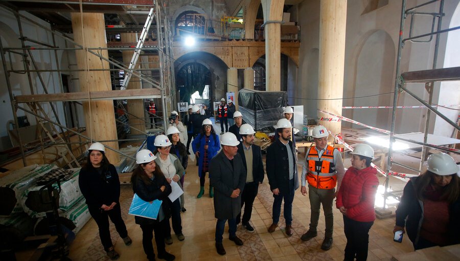 Autoridades visitan obras de restauración de Iglesia San Francisco en el Cerro Barón de Valparaíso