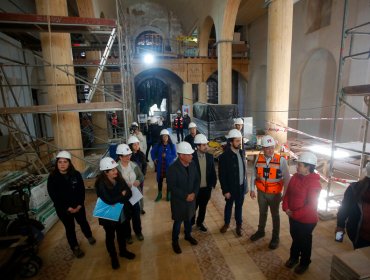 Autoridades visitan obras de restauración de Iglesia San Francisco en el Cerro Barón de Valparaíso