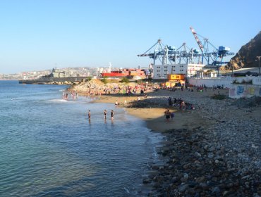 Prohíben el baño y las actividades recreativas en playa San Mateo de Valparaíso