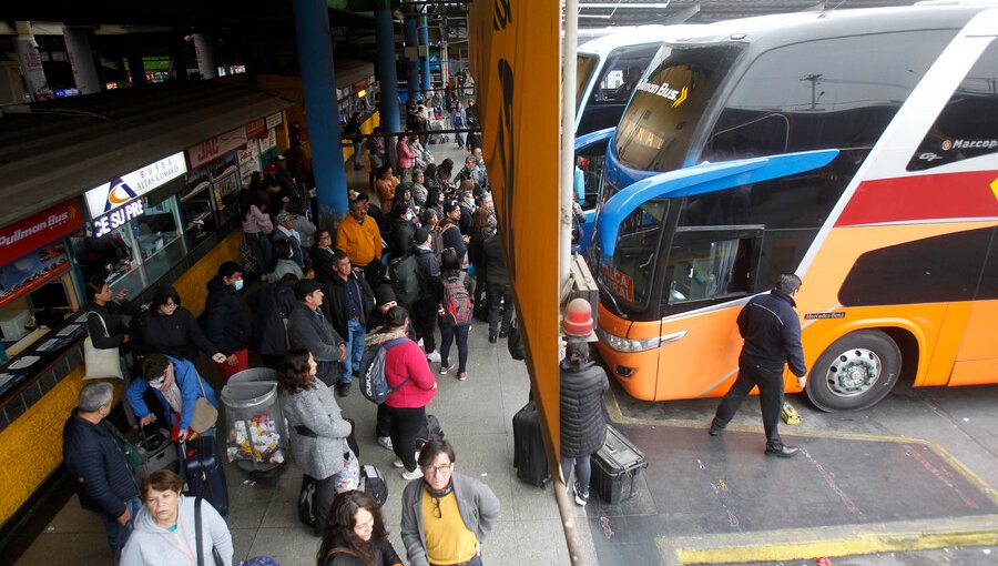 Más de 440 mil personas saldrán de la región Metropolitana durante este fin de semana extra largo