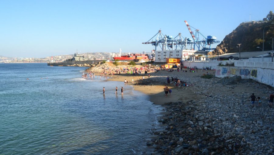 Prohíben el baño y las actividades recreativas en playa San Mateo de Valparaíso