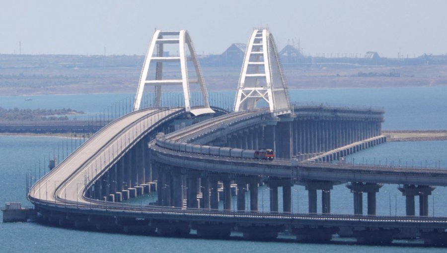 Rusia asegura haber derribado dos misiles ucranianos sobre el puente de Crimea