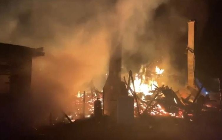 Nuevo ataque en la región de La Araucanía: Incendian una vivienda y un vehículo en el sector de Rucamilla en Victoria