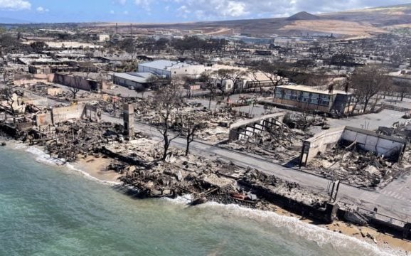 Aumenta a 96 la cifra oficial de fallecidos por los incendios en Hawái: continúa búsqueda de cientos de desaparecidos