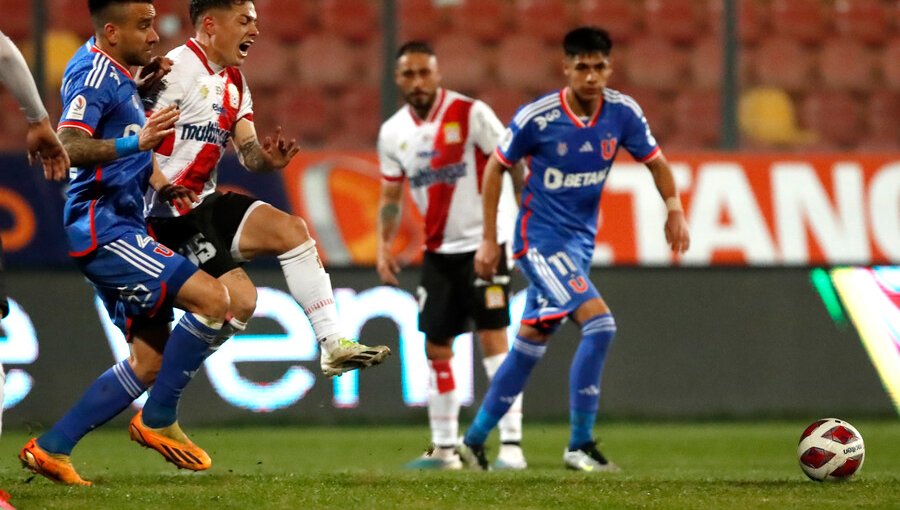 Darío Osorio salvó a Universidad de Chile de una nueva caída con un golazo ante Curicó Unido