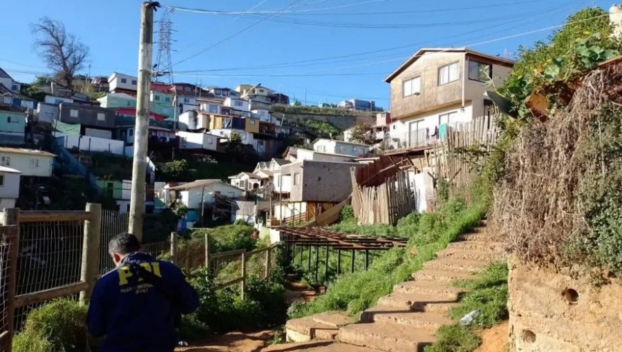 Detienen a presunto autor del homicidio de un hombre en el cerro Playa Ancha de Valparaíso: Sujeto tendría parentesco con la víctima