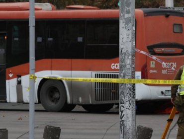 Matan de una puñalada a hombre en bus RED: Intentaba defender a joven de violento asalto