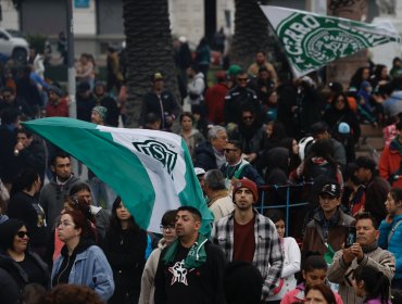 Hinchas de Santiago Wanderers celebran el aniversario 131 del club porteño