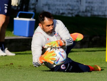 Un dolor de cabeza menos para Pellegrini: Claudio Bravo vuelve a las prácticas del Real Betis