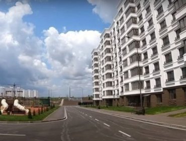 Los rusos que buscan su casa soñada en los nuevos edificios de Mariúpol, la ciudad ucraniana destruida y ocupada por Moscú