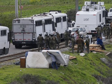 Con gran contingente de Carabineros se procedió al desalojo de la «Toma VIP» en el sector de Colmo en Quillota