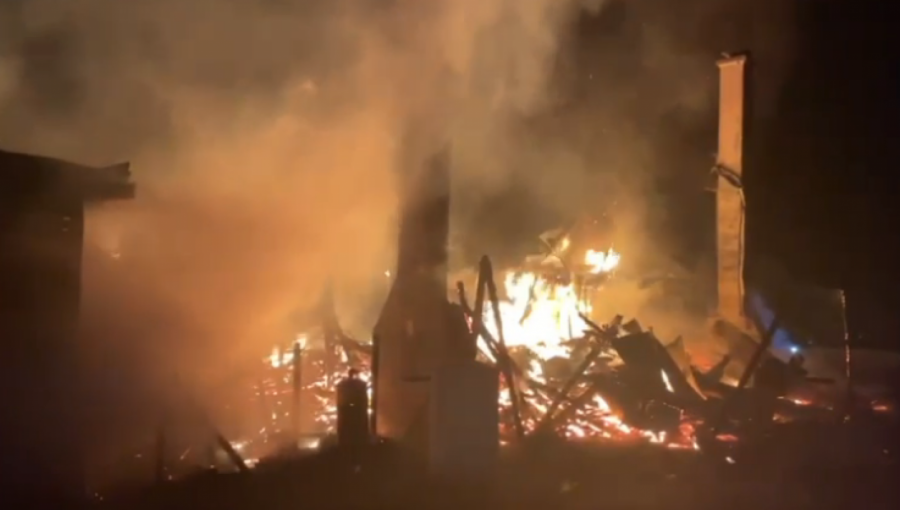 Nuevo ataque en La Araucanía: Desconocidos queman colegio e intentan incendiar una capilla en Curacautín