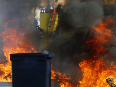 Pescadores artesanales encendieron barricadas y cortaron el tránsito a la altura de la caleta El Membrillo de Valparaíso