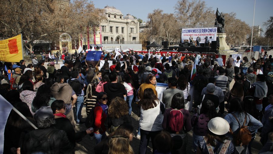 Colegio de Profesores informará este viernes si va a paro indefinido: gremio esperará la respuesta del Mineduc