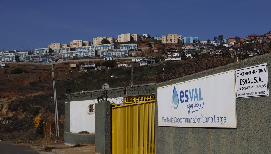 ¿Quién no está diciendo la verdad? Round judicial entre la UPLA y Esval zanjará las dudas sobre la contaminación en el mar de Valparaíso