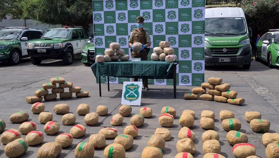 Incautan más de 95 kilos de drogas que eran transportadas por dos sujetos a bordo de un vehículo en Alto Hospicio